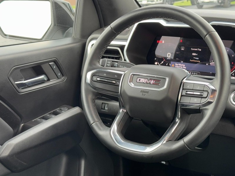 GMC Canyon Vehicle Image 12