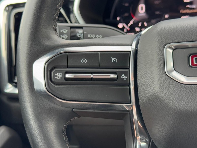 GMC Canyon Vehicle Image 16
