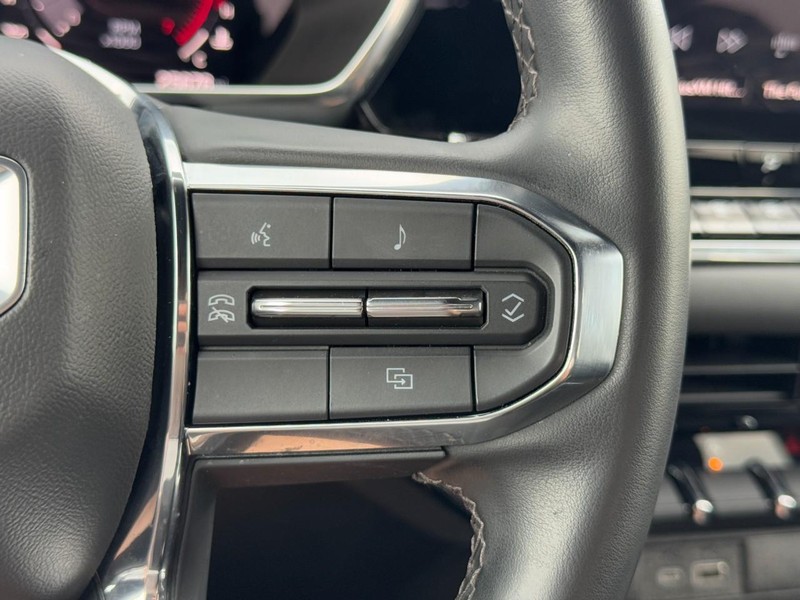 GMC Canyon Vehicle Image 17