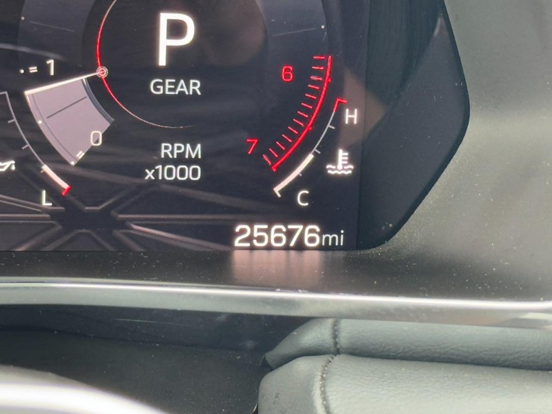 GMC Canyon Vehicle Image 18