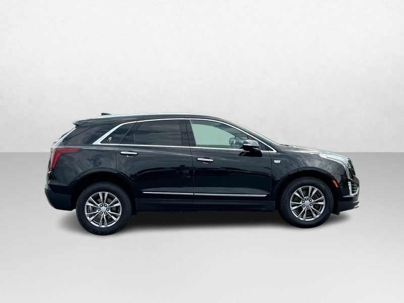 Cadillac XT5 Vehicle Full-screen Gallery Image 02