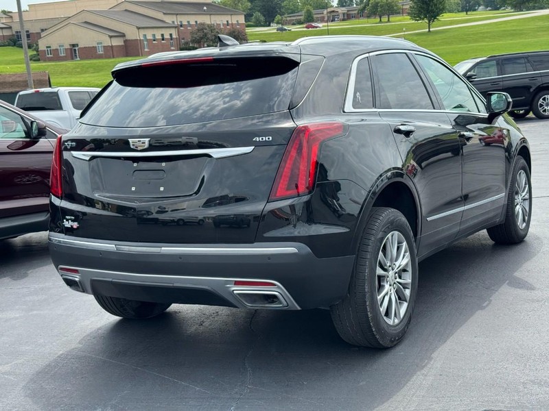 Cadillac XT5 Vehicle Full-screen Gallery Image 03