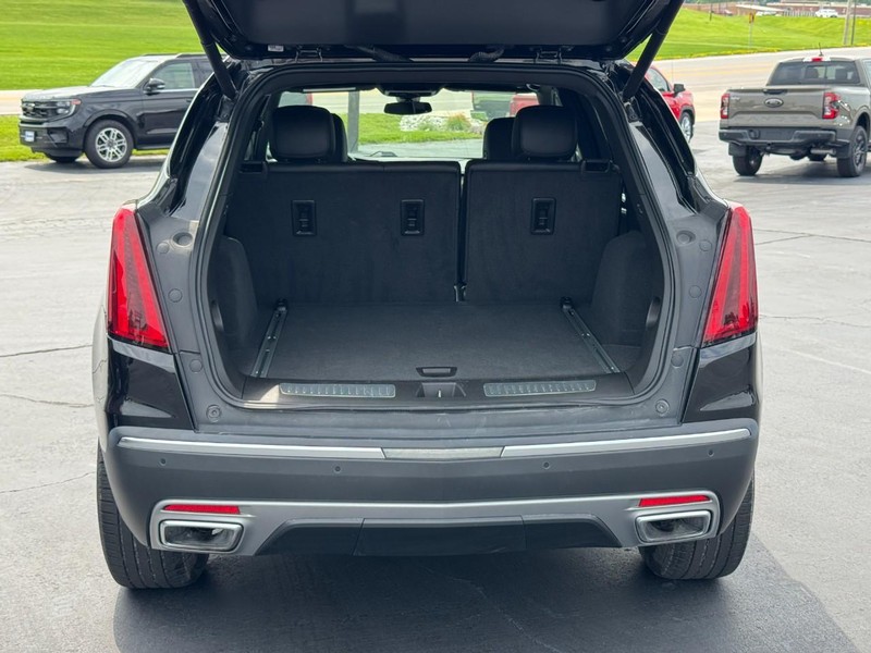 Cadillac XT5 Vehicle Full-screen Gallery Image 05
