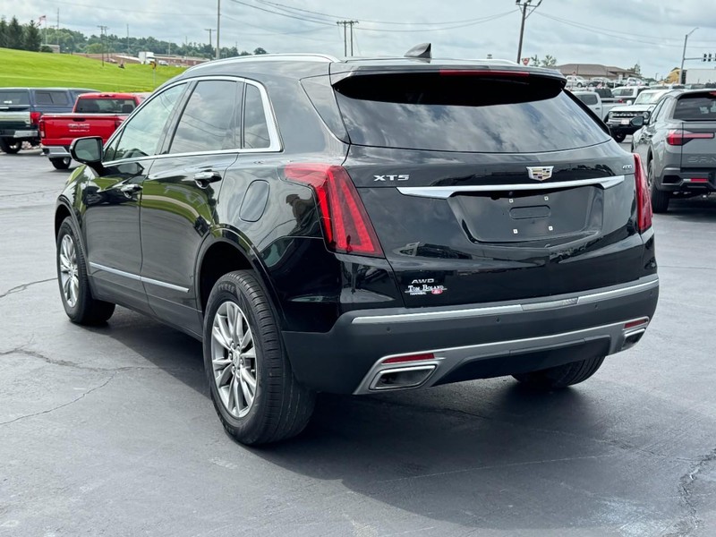 Cadillac XT5 Vehicle Full-screen Gallery Image 06