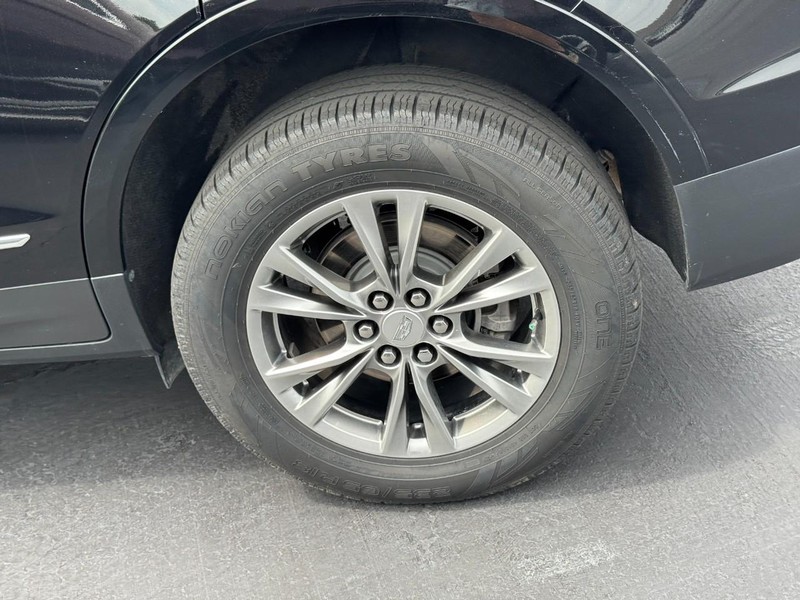 Cadillac XT5 Vehicle Full-screen Gallery Image 07