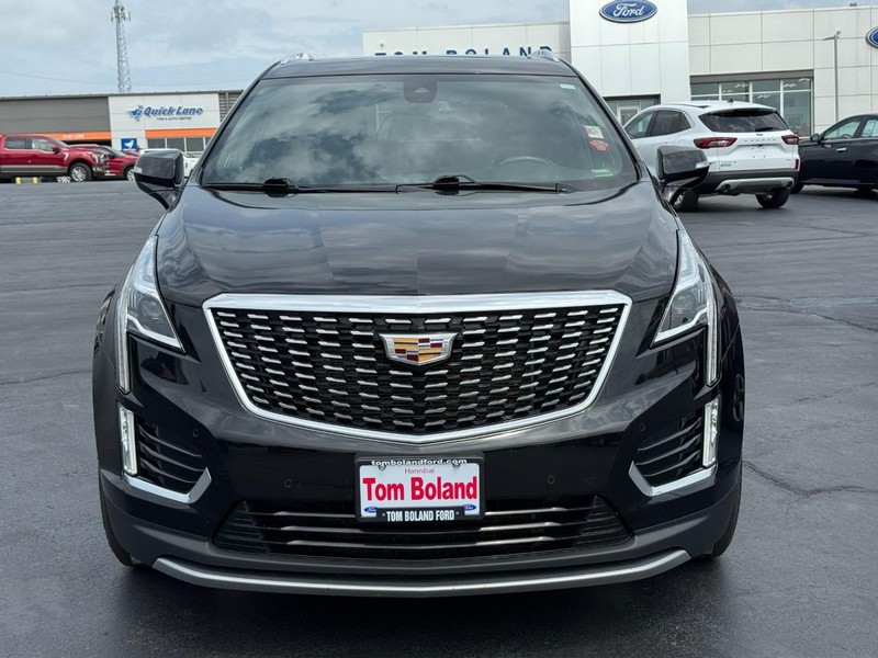 Cadillac XT5 Vehicle Full-screen Gallery Image 09