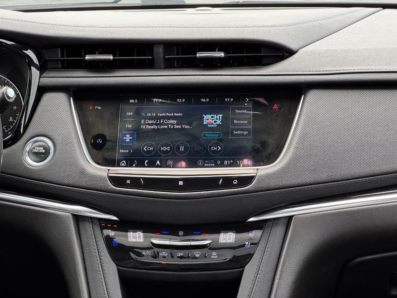 Cadillac XT5 Vehicle Full-screen Gallery Image 13