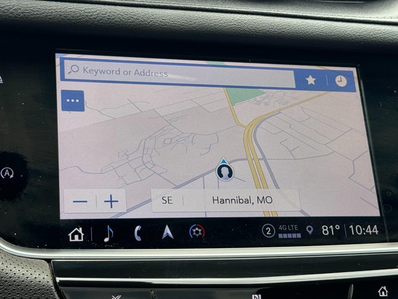 Cadillac XT5 Vehicle Full-screen Gallery Image 22