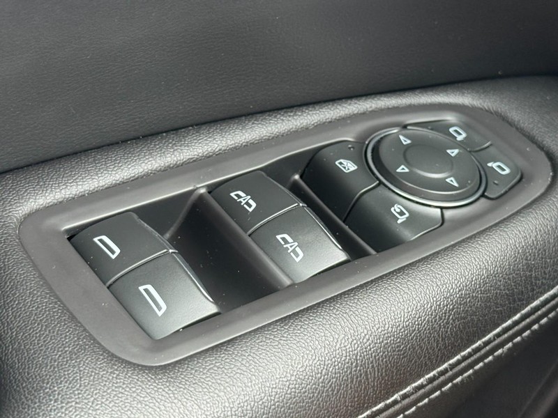 Cadillac XT5 Vehicle Full-screen Gallery Image 24