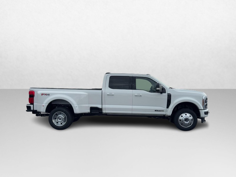 Ford Super Duty F-450 DRW Vehicle Image 02
