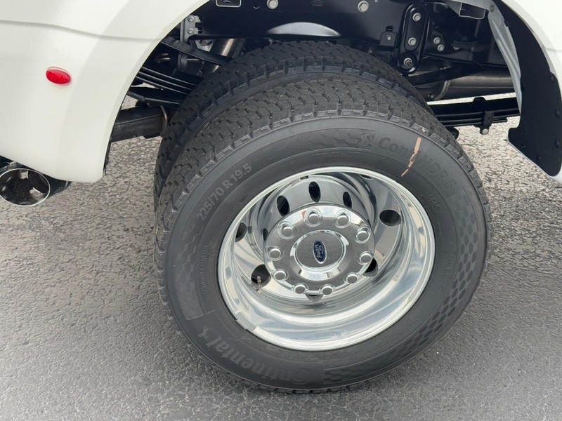 Ford Super Duty F-450 DRW Vehicle Image 04