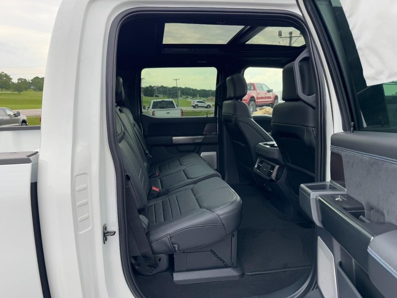 Ford Super Duty F-450 DRW Vehicle Image 05