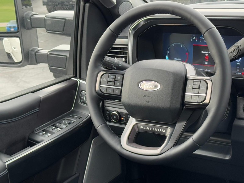 Ford Super Duty F-450 DRW Vehicle Image 07