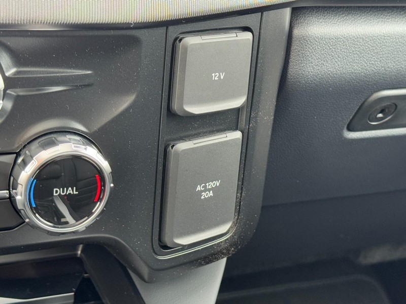 Ford Super Duty F-450 DRW Vehicle Image 14