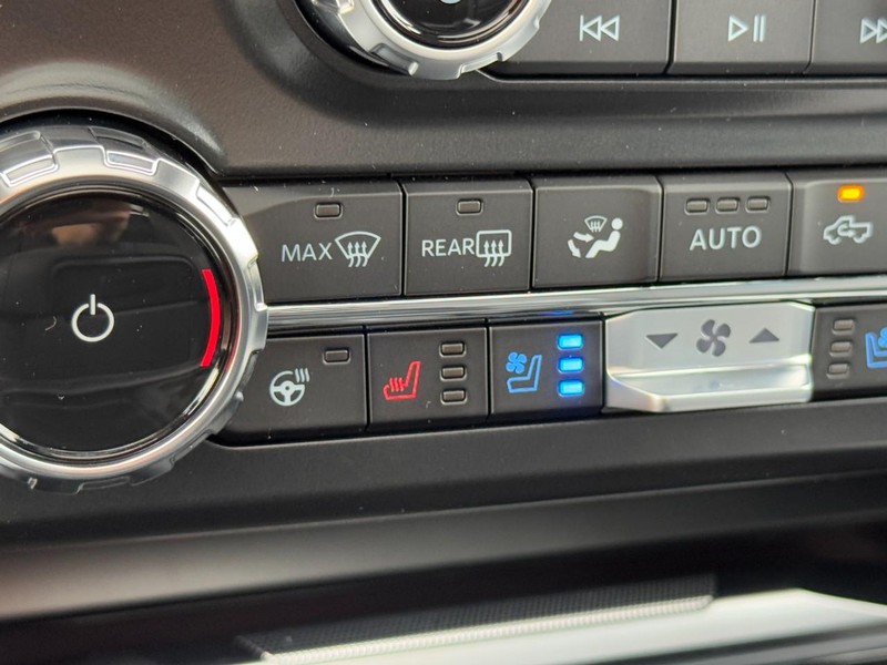 Ford Super Duty F-450 DRW Vehicle Image 15