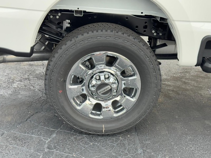 Ford Super Duty F-250 SRW Vehicle Image 04