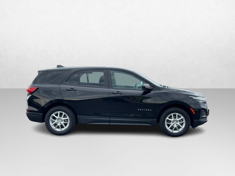 Chevrolet Equinox Vehicle Image 02