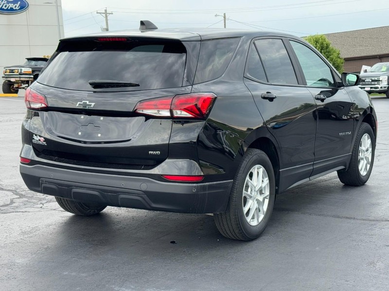 Chevrolet Equinox Vehicle Image 03