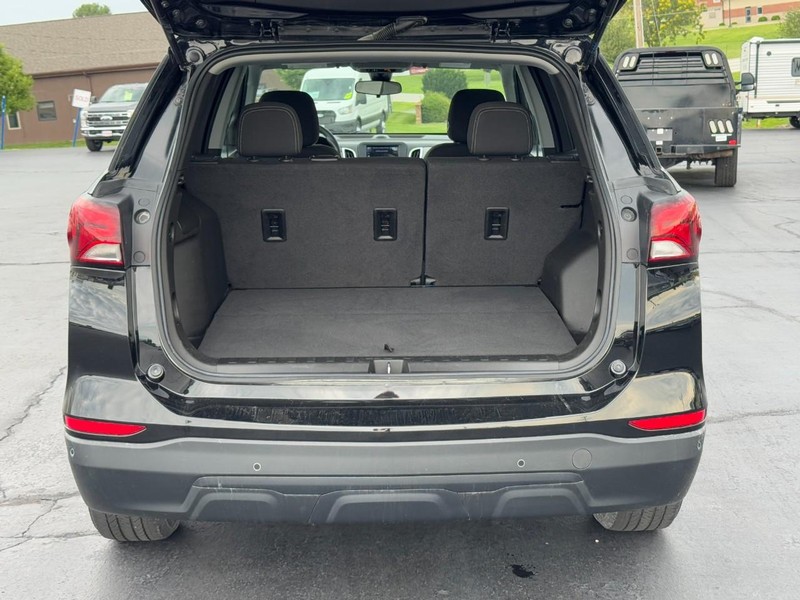 Chevrolet Equinox Vehicle Image 05