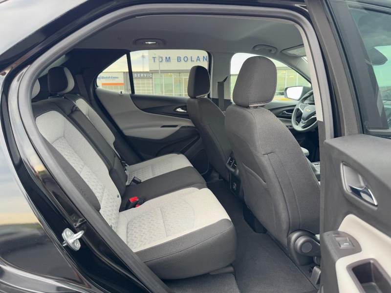 Chevrolet Equinox Vehicle Image 10