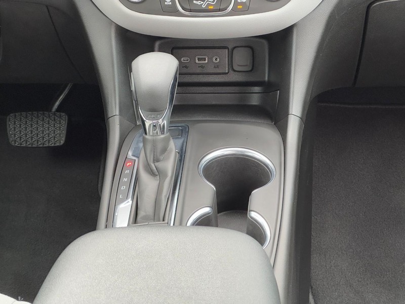 Chevrolet Equinox Vehicle Image 14
