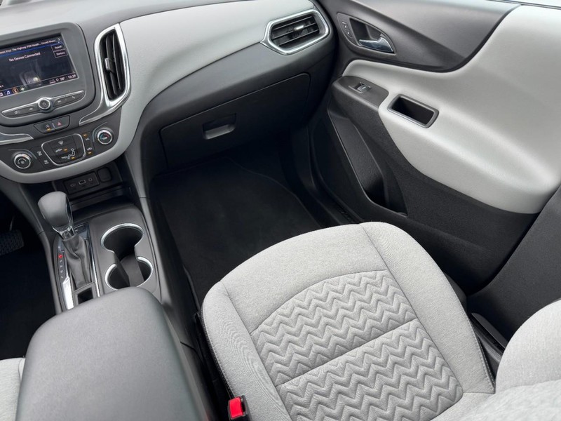 Chevrolet Equinox Vehicle Image 15