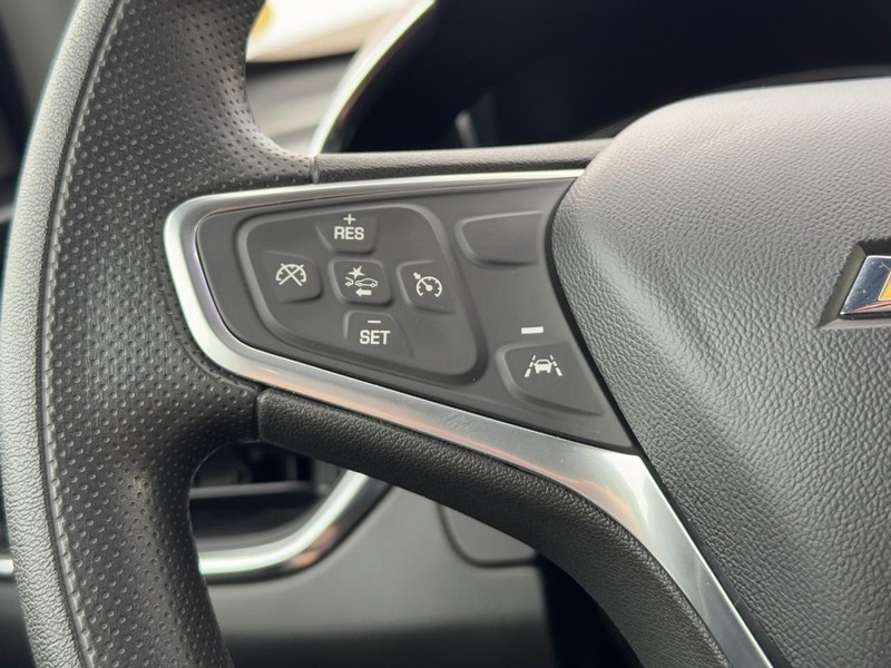Chevrolet Equinox Vehicle Image 16