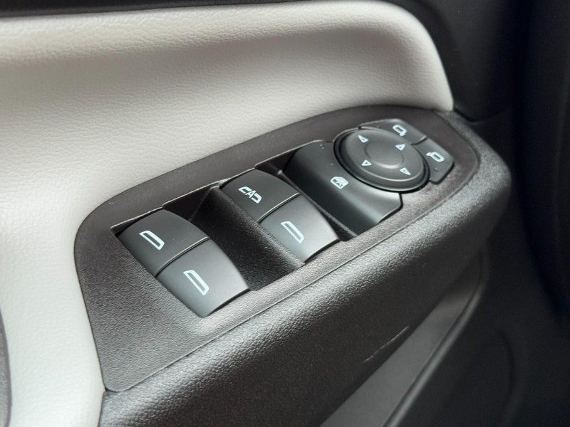 Chevrolet Equinox Vehicle Image 21