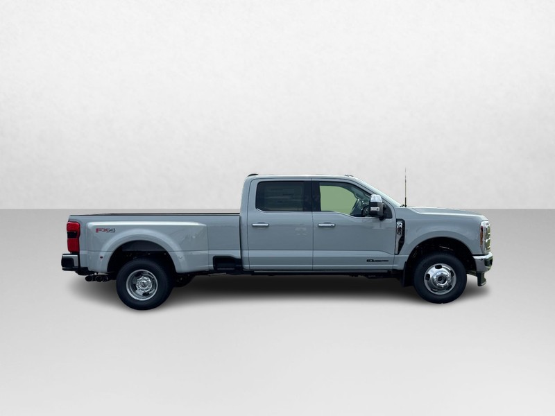 Ford Super Duty F-350 DRW Vehicle Image 02