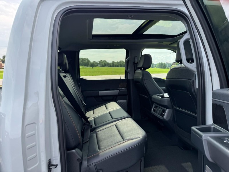 Ford Super Duty F-350 DRW Vehicle Image 05