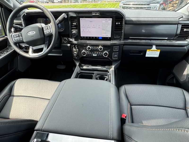 Ford Super Duty F-350 DRW Vehicle Image 06