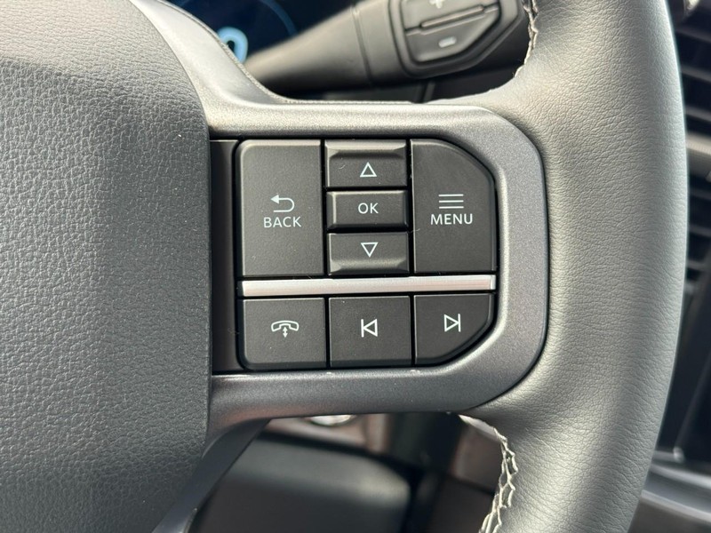 Ford Super Duty F-350 DRW Vehicle Image 12