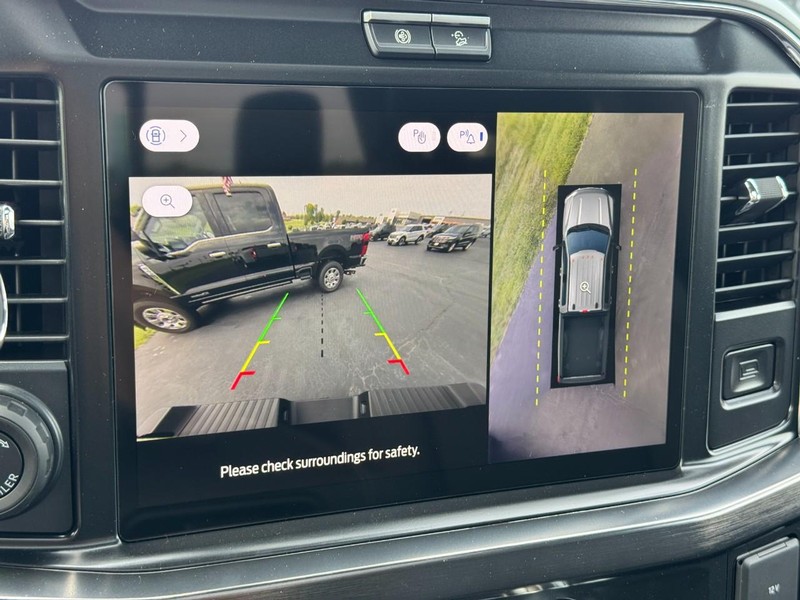 Ford Super Duty F-350 DRW Vehicle Image 16