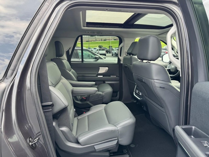 Ford Expedition Max Vehicle Image 05