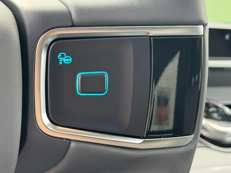 Ford Expedition Max Vehicle Image 12