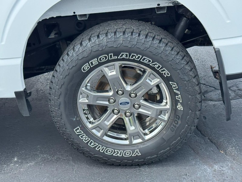 Ford F-150 Vehicle Full-screen Gallery Image 07