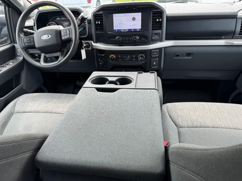 Ford F-150 Vehicle Full-screen Gallery Image 11
