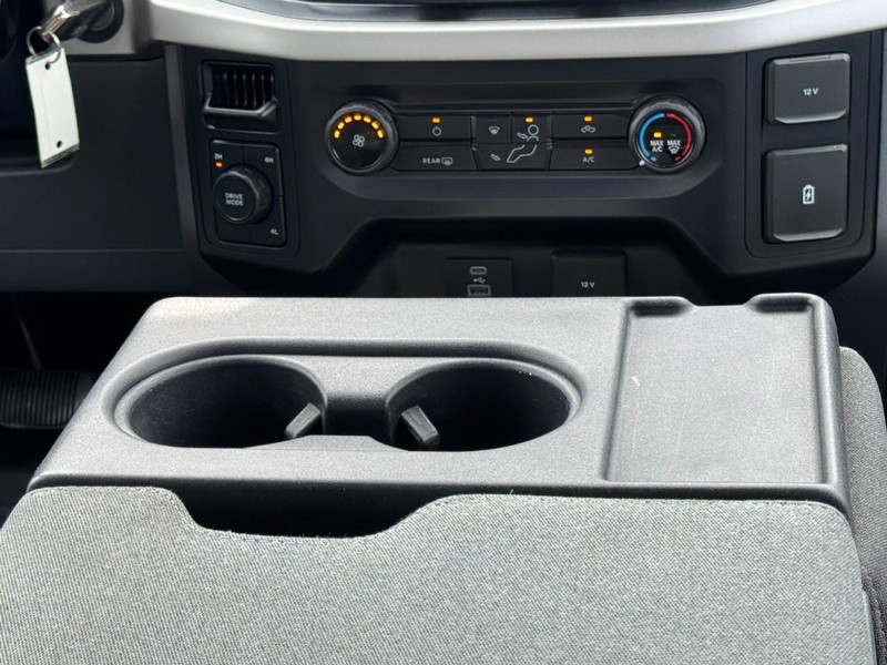 Ford F-150 Vehicle Full-screen Gallery Image 14