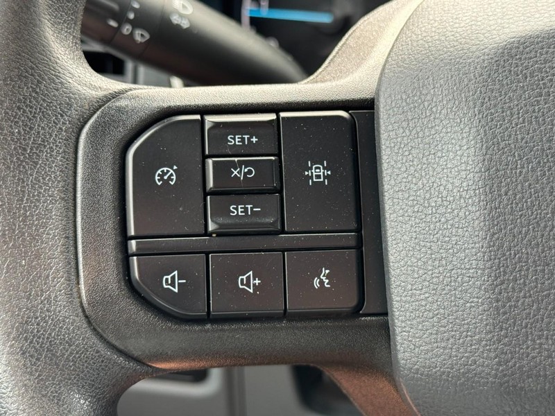 Ford F-150 Vehicle Full-screen Gallery Image 16
