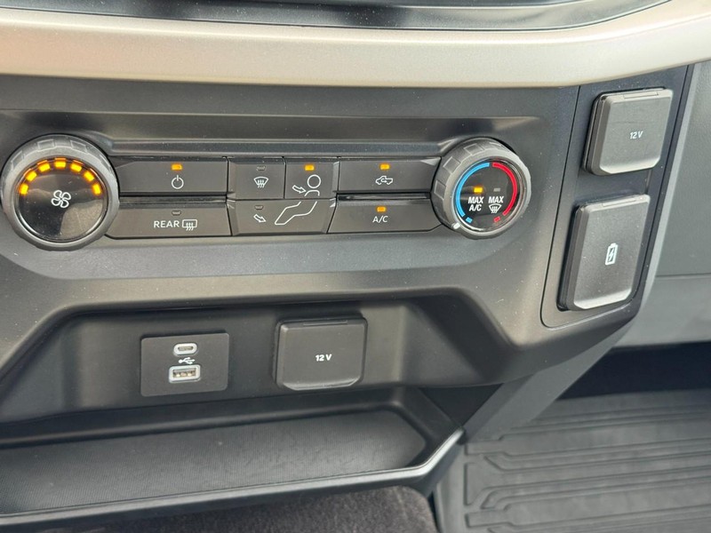 Ford F-150 Vehicle Full-screen Gallery Image 19
