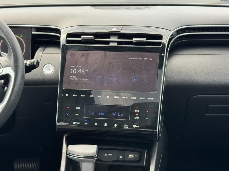 Hyundai Santa Cruz Vehicle Image 13
