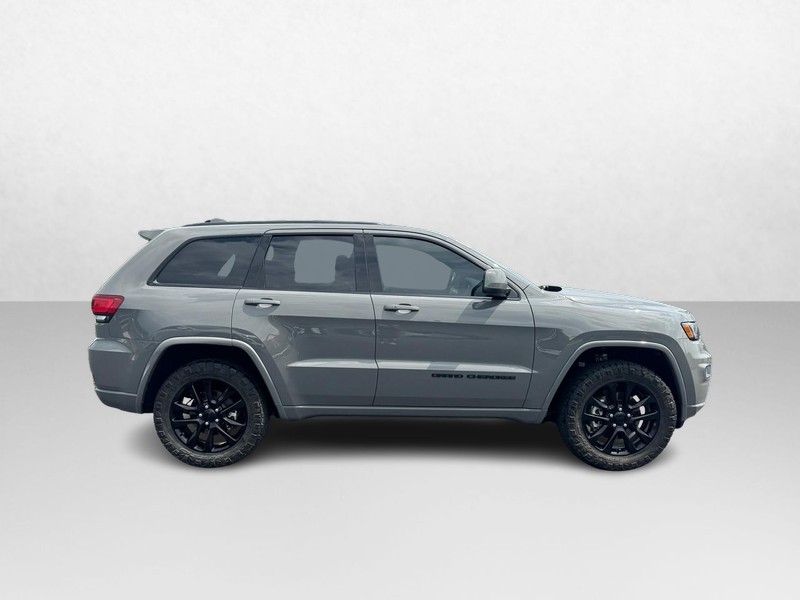 Jeep Grand Cherokee Vehicle Image 02