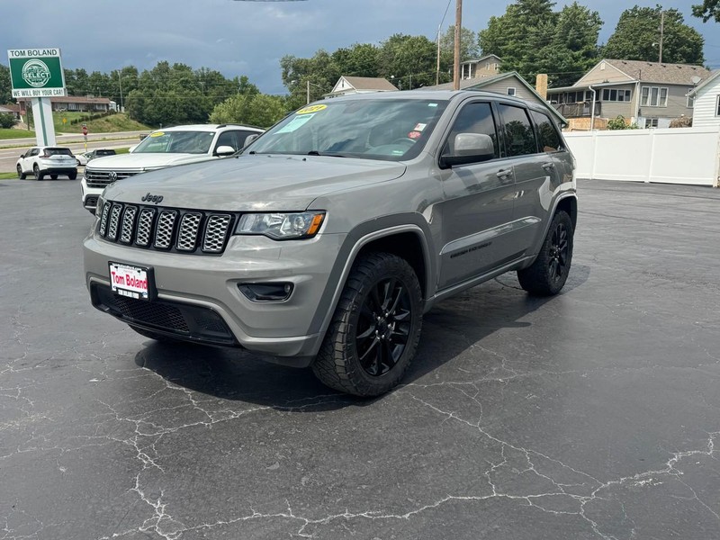 Jeep Grand Cherokee Vehicle Image 03