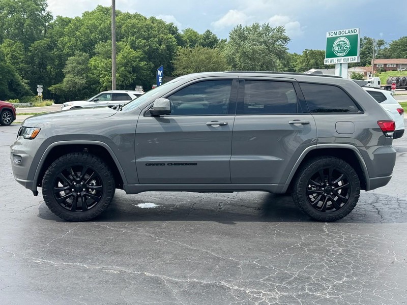Jeep Grand Cherokee Vehicle Image 04