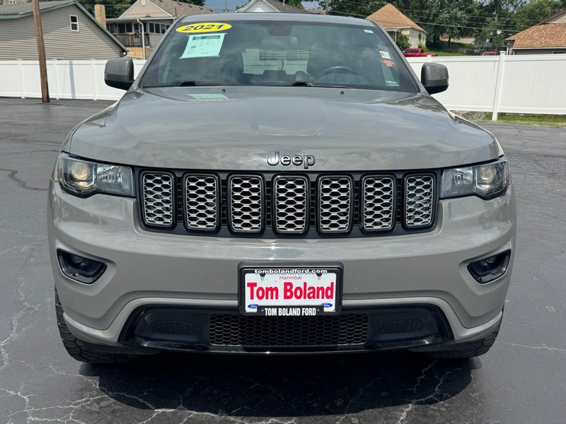 Jeep Grand Cherokee Vehicle Image 07