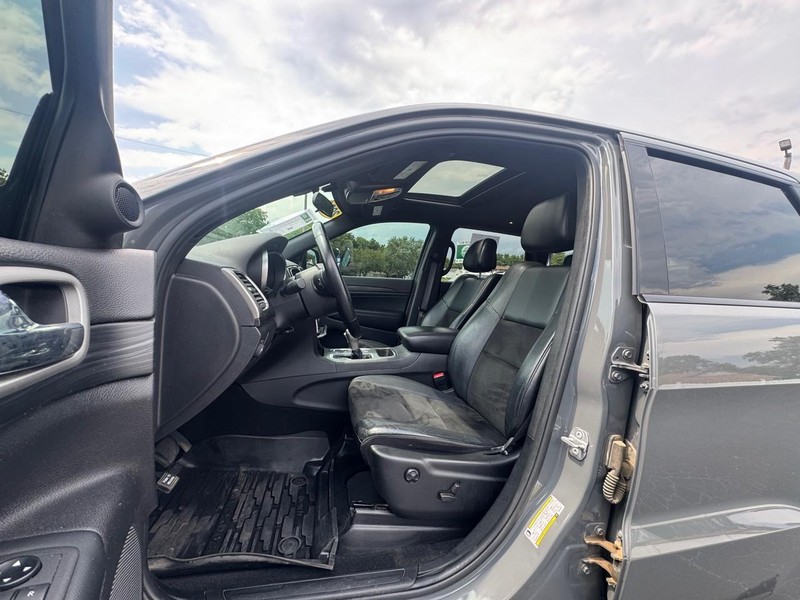 Jeep Grand Cherokee Vehicle Image 09
