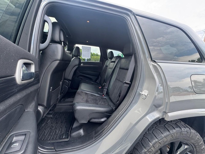 Jeep Grand Cherokee Vehicle Image 10
