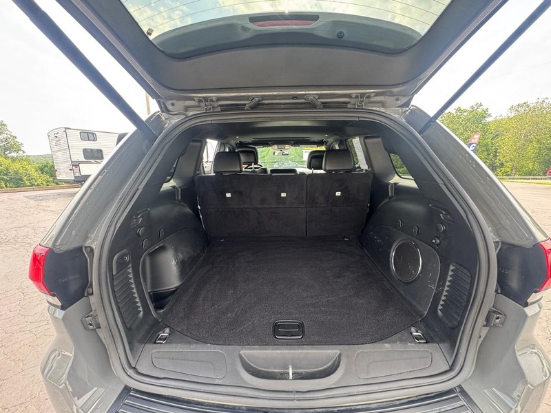 Jeep Grand Cherokee Vehicle Image 11