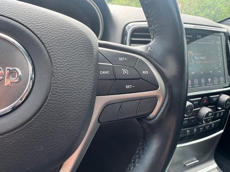 Jeep Grand Cherokee Vehicle Image 15