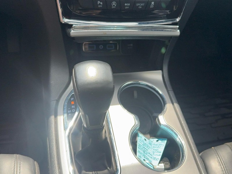 Jeep Grand Cherokee Vehicle Image 19
